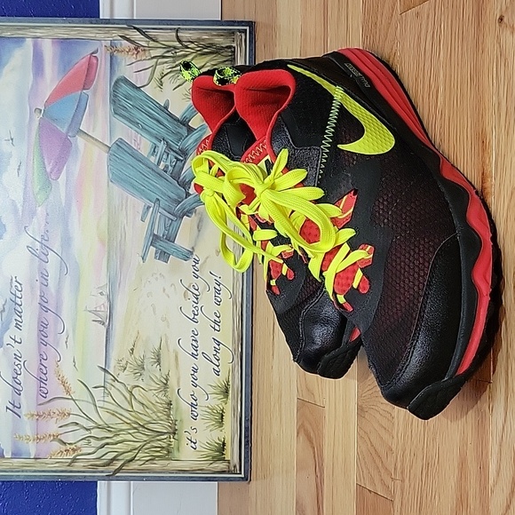 493. Nike shoes - Picture 1 of 7